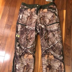 NWT Under Armour Hunting Pants (Size 34)